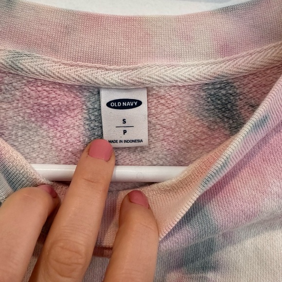 Old Navy Tie-Dye Cropped Crew-Neck Sweatshirt - Picture 6 of 7